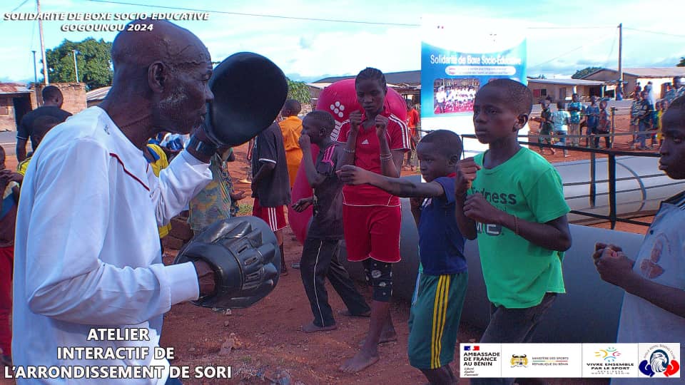Activités interactives menées sur l'esplanade du Bureau d'arrondissement de SORI